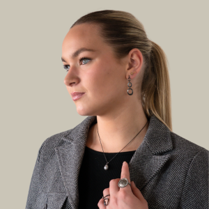 Øreringe i oxideret sølv