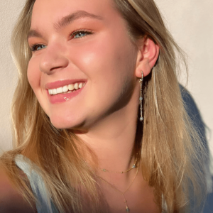 Halskæde i forgyldt sølv med kugler og grøn aventurin